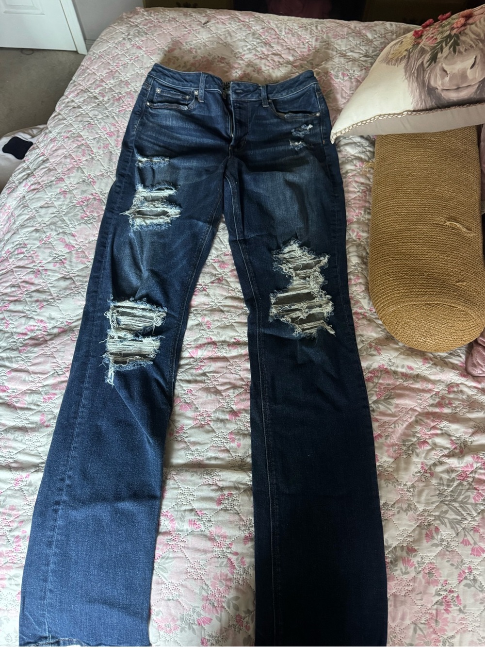 American Eagle Dark Blue Distressed Women’s Jeans